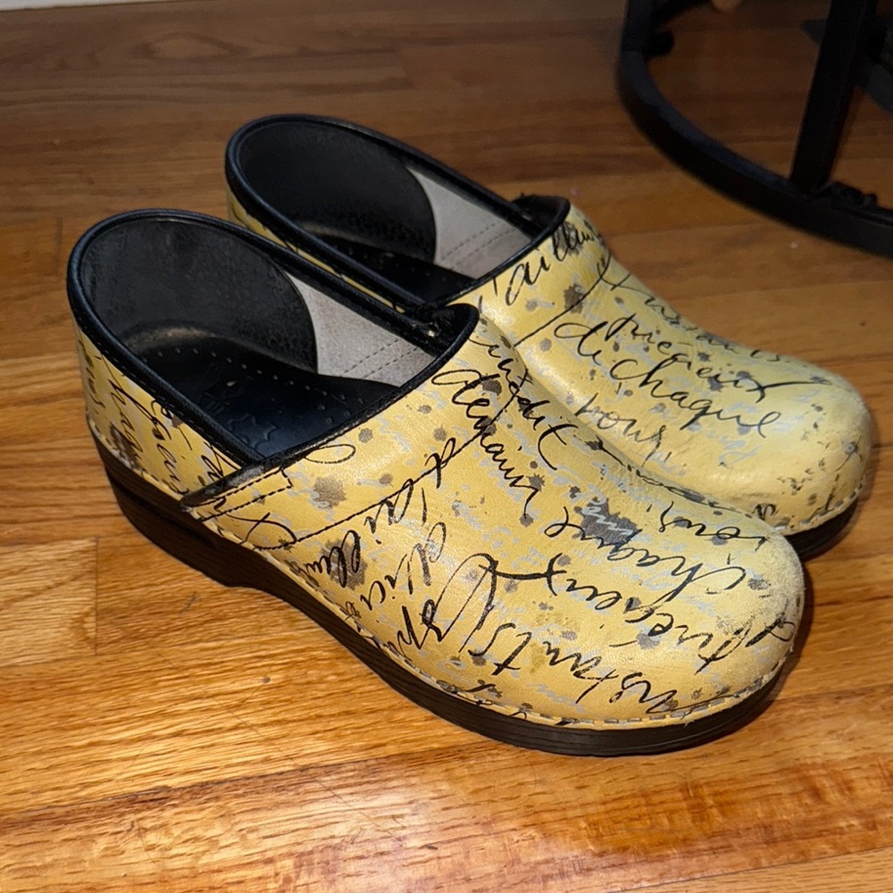 Dansko yellow script French Paris shoes size 38‎